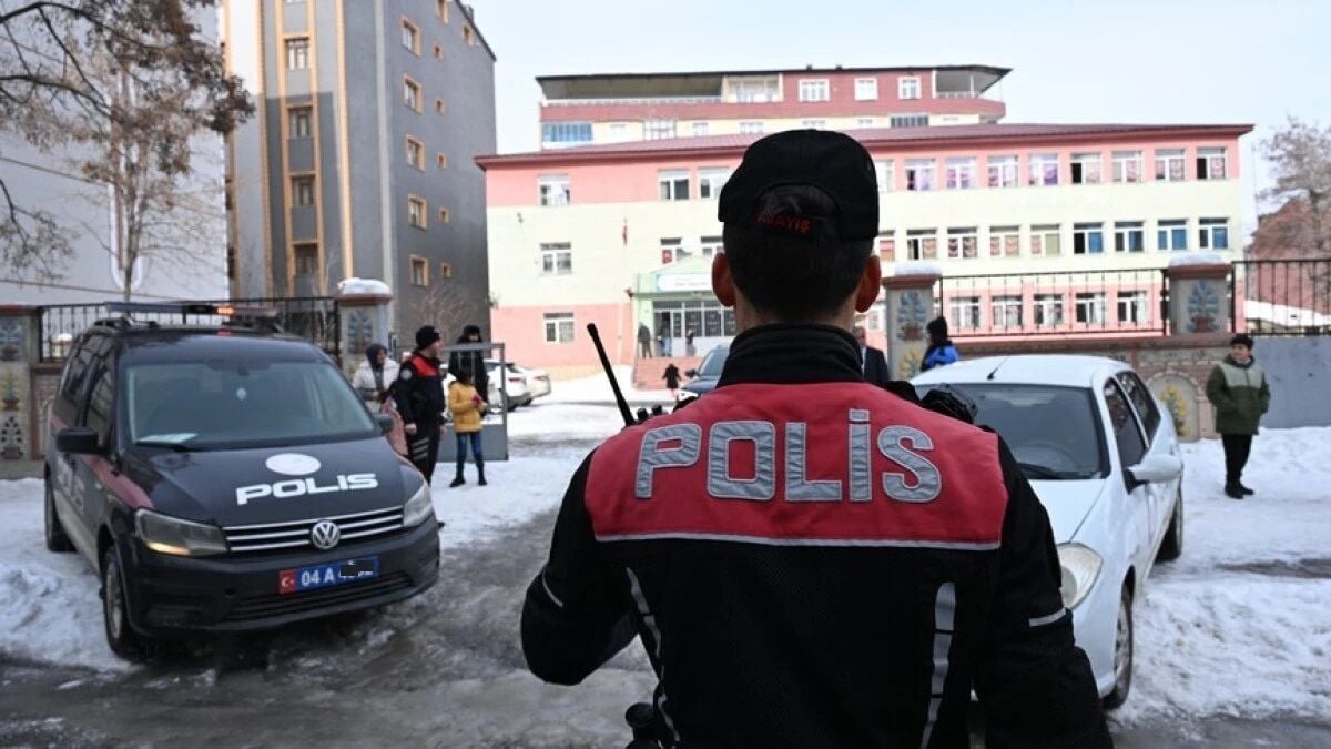 Okul Güvenlik Ekipmanları ve Güvenlik Telsizleri